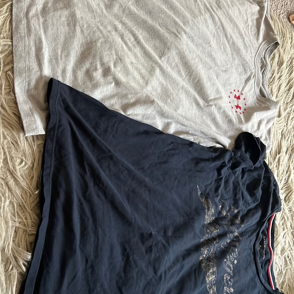 Two T-shirt Tommy Hilfiger and underarmor